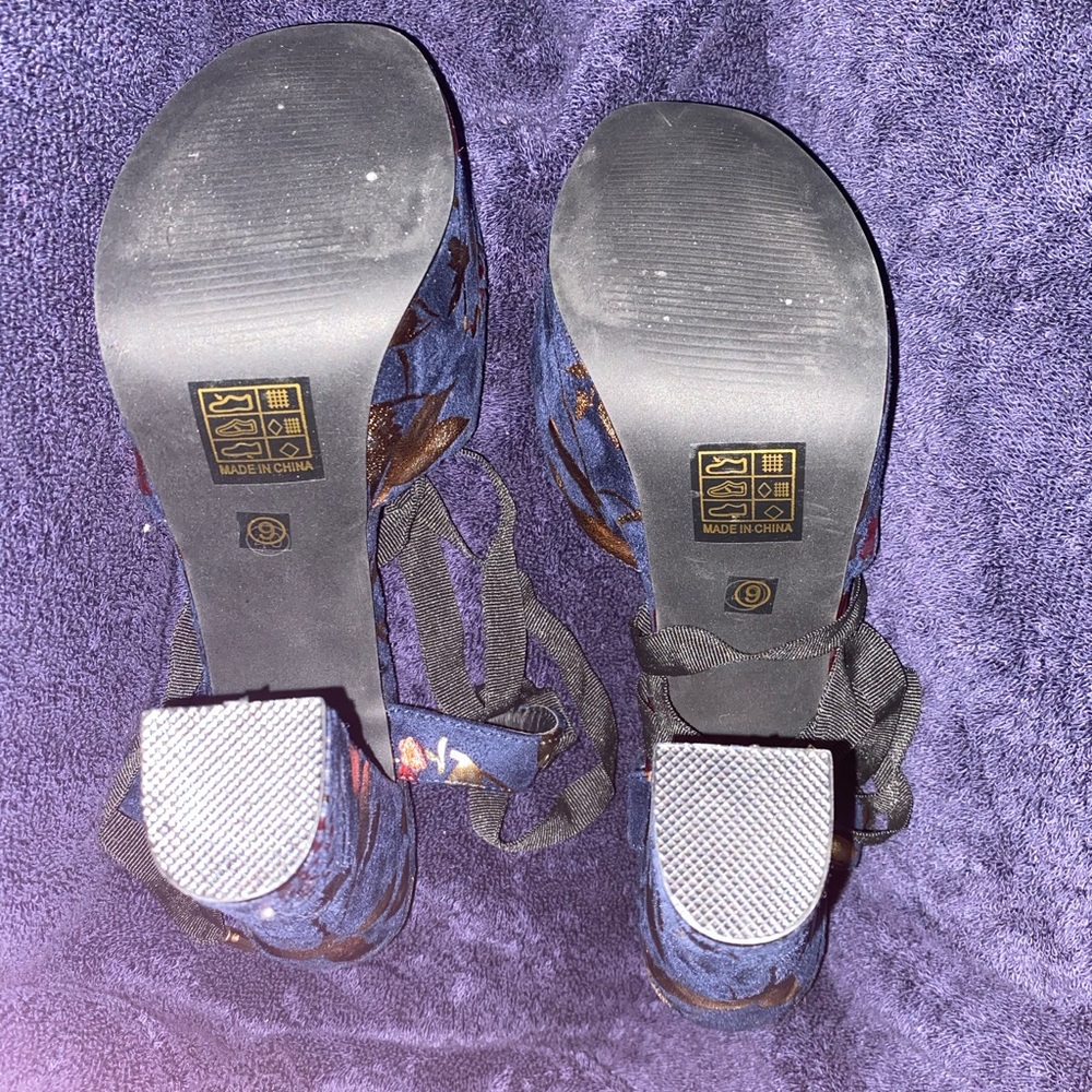 Platform Pumps/Sandals - Picture 3 of 3